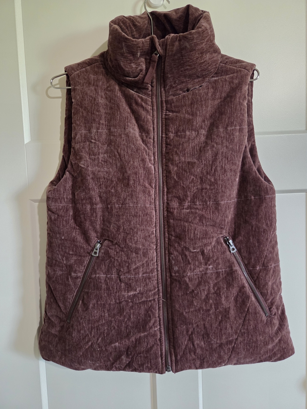 dylan Women's Quilted Vest in Deep Plum